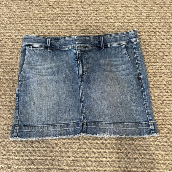 LOFT Women’s Denim Mini Skirt - Picture 1 of 3
